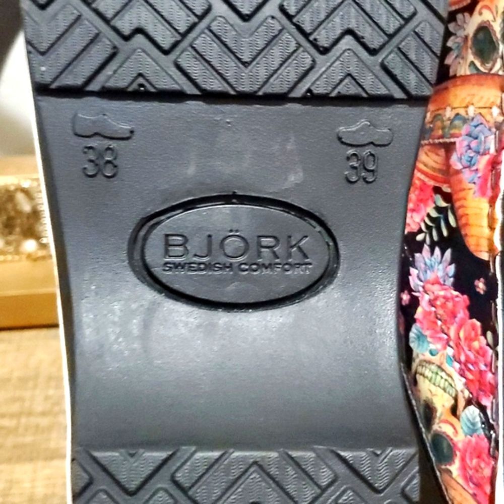 BJORK Swedish Vera Sugar Skull Patent Limited Clog Sz 38 /7.5 Comfort Slip-On - Picture 8 of 12